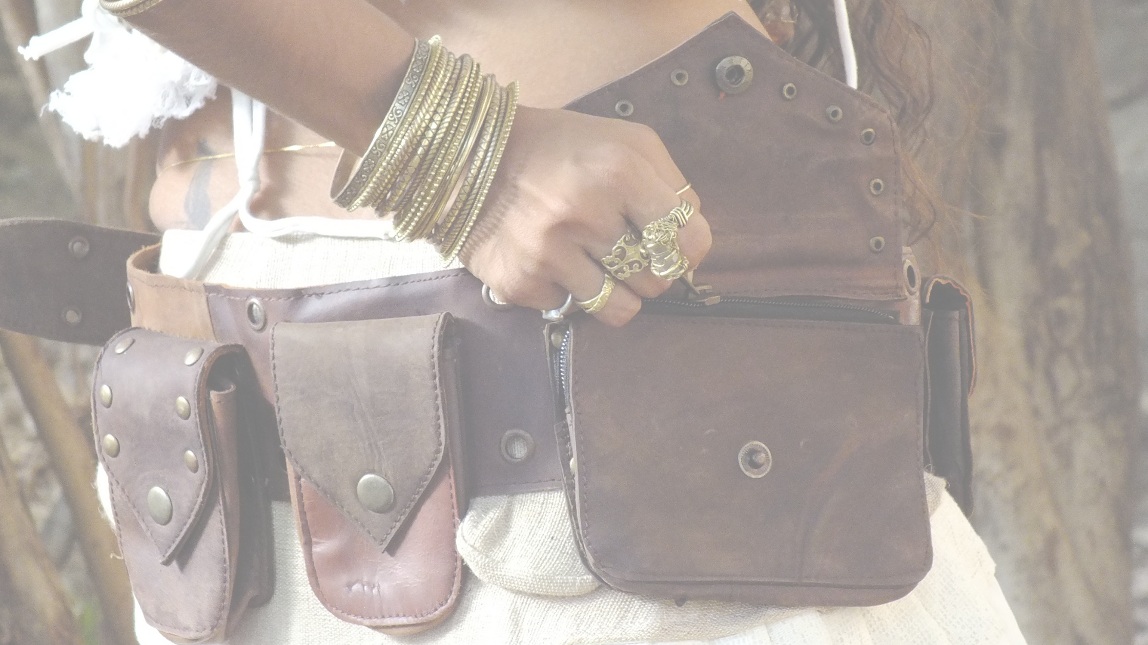 WOMEN'S HIP BAGS & POCKET BELTS