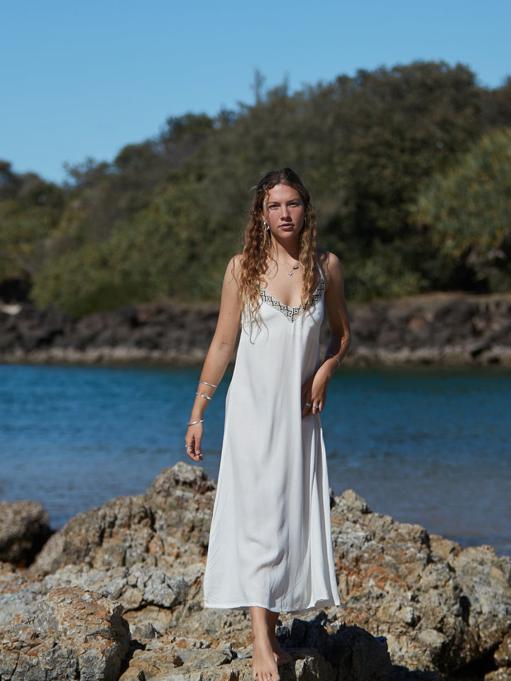 TRADITIONAL LINEN DRESS