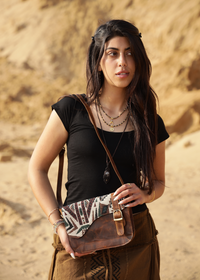 SAC À MAIN EN CUIR VÉRITABLE BRODÉ LUNE ET MONTAGNE AVEC BOUCLE ET BANDOLIÈRE