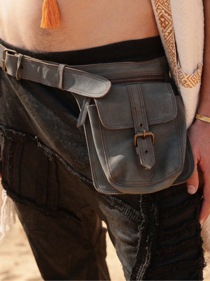 LEO LEATHER HIP BAG - GREY