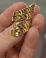 WRAPPING LEAVES RING - BRASS