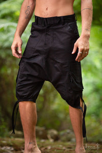 YARO SHORTS - أسود