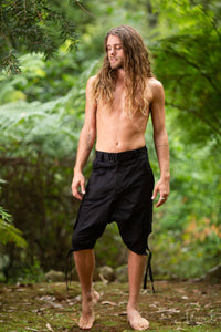 YARO SHORTS - أسود