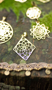Pendentif graine de vie en diamant - Laiton