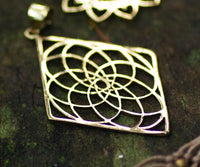 Pendentif graine de vie en diamant - Laiton