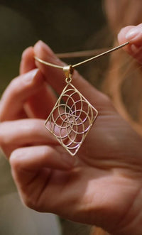 Pendentif graine de vie en diamant - Laiton